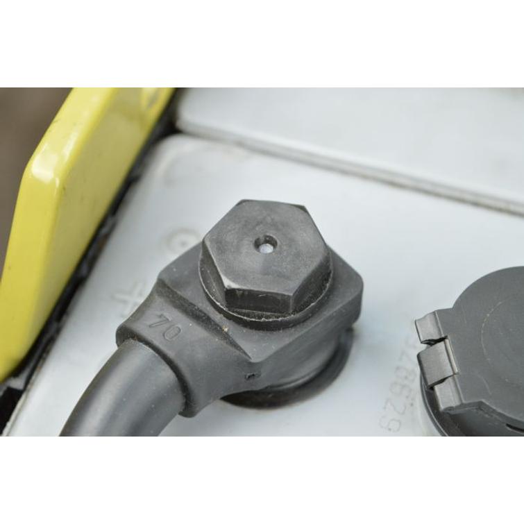 Trukkikennon napapultti M10x1,5