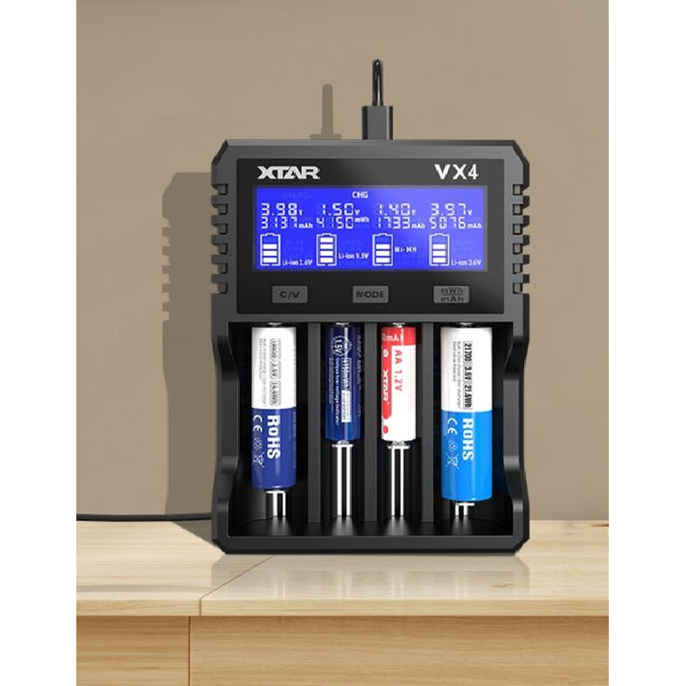 Xtar VX4 1.5V/3.7V / Li-FePO4 / Ni-MH laturi