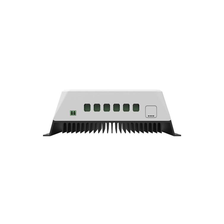 Epever PWM latauss&auml;&auml;din 30A n&auml;yt&ouml;ll&auml;