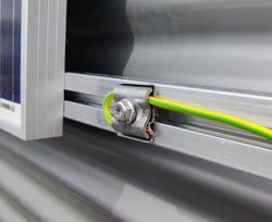 Aurinkopaneelikiskon maadoitusliitin