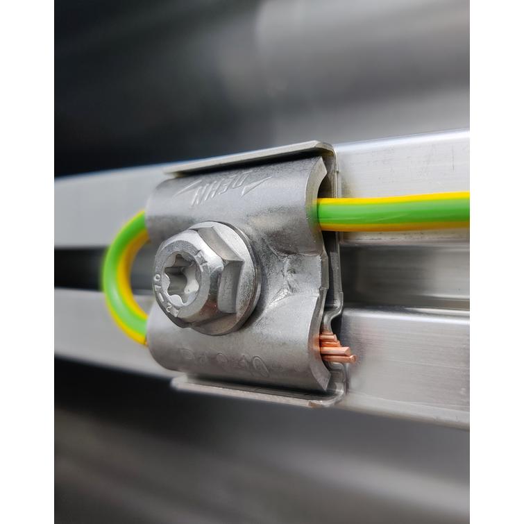 Aurinkopaneelikiskon maadoitusliitin